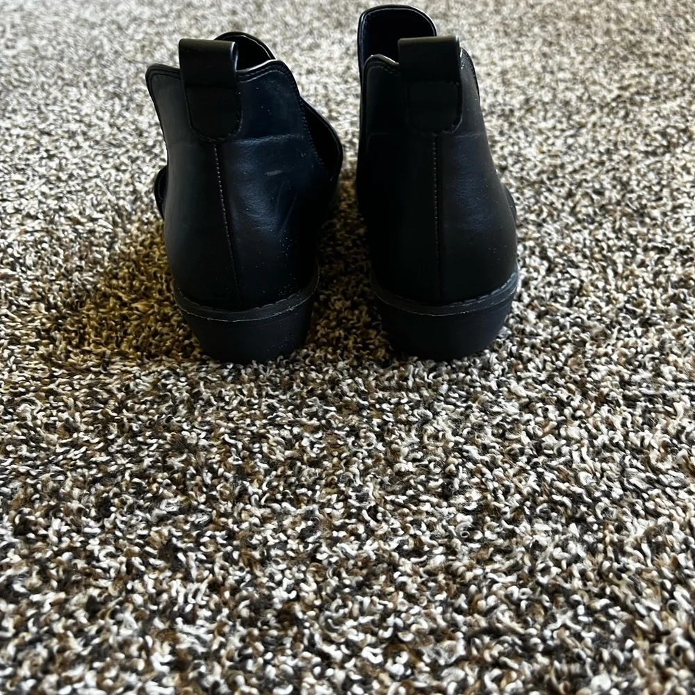 Universal Thread Black Ankle Boots - Picture 3 of 7
